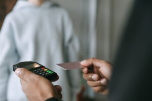 טכנולוגיות חדשות: שקעים משולבים במערכות אבטחה חכמה לבית